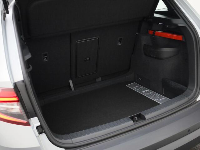 Skoda Karoq 1.5 TSI/150PK DSG ACT Business Edition Plus · Panoramadak · Navigatie · Camera + parkeersensoren · Elek. Trekhaak