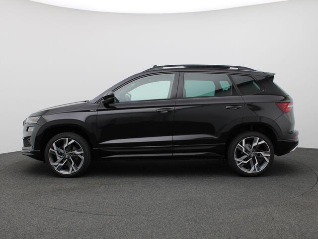 Skoda Karoq 1.5 TSI ACT Sportline Business 150PK DSG Pano-Schuifdak, Adaptieve Cruise Controle, Keyless, Virtual Pedal, Achteruitrijcamera, Stoel-Stuurverwarming, Side Assist, Trekhaak, 19" LM Velgen
