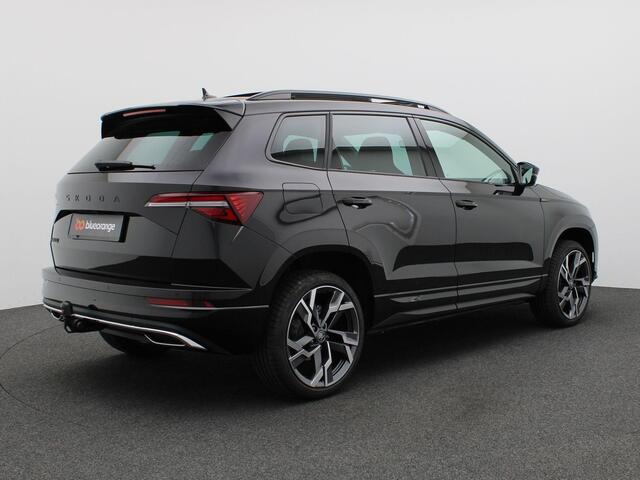 Skoda Karoq 1.5 TSI ACT Sportline Business 150PK DSG Pano-Schuifdak, Adaptieve Cruise Controle, Keyless, Virtual Pedal, Achteruitrijcamera, Stoel-Stuurverwarming, Side Assist, Trekhaak, 19" LM Velgen
