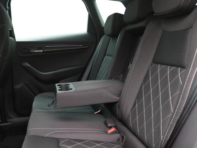 Skoda Karoq 1.5 TSI ACT Sportline Business 150PK DSG Pano-Schuifdak, Adaptieve Cruise Controle, Keyless, Virtual Pedal, Achteruitrijcamera, Stoel-Stuurverwarming, Side Assist, Trekhaak, 19" LM Velgen