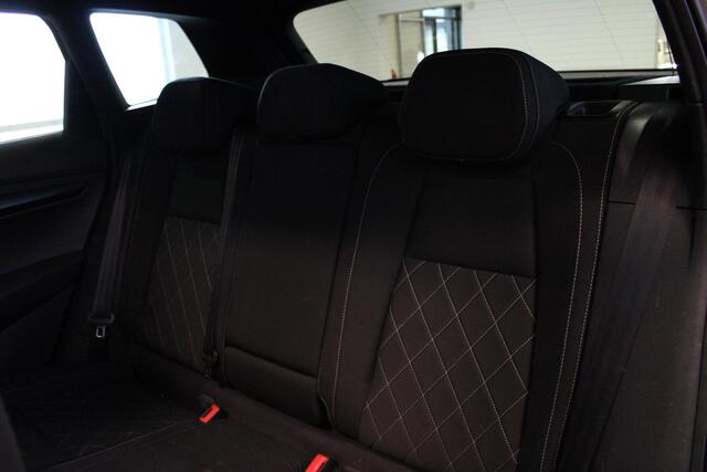Skoda Karoq 1.5 TSI ACT Sportline Business Panoramadak - Virtual - LED