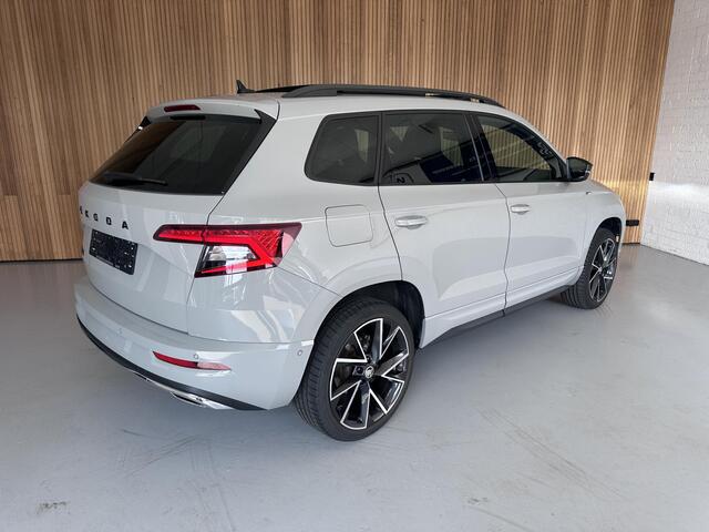Skoda Karoq 1.5 TSI ACT Sportline Business Panormadak | Trekhaak | Stoelverwarming