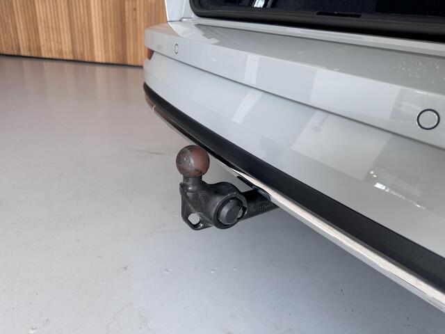 Skoda Karoq 1.5 TSI ACT Sportline Business Panormadak | Trekhaak | Stoelverwarming