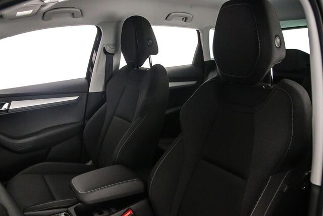 Skoda Karoq Selection 1.5 TSI 150pk DSG Automaat Adaptive cruise control, Achteruitrijcamera, Elektrische achterklep, Navigatie, Stoelverwarming, Parkeersensoren, LED koplampen
