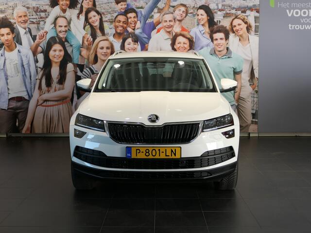 Skoda Karoq 1.5 TSI ACT Style *AUTOMAAT* *Incl. Wegklapbare trekhaak!* - Camera, navi, voorstoelen en achterbank verwarmd!
