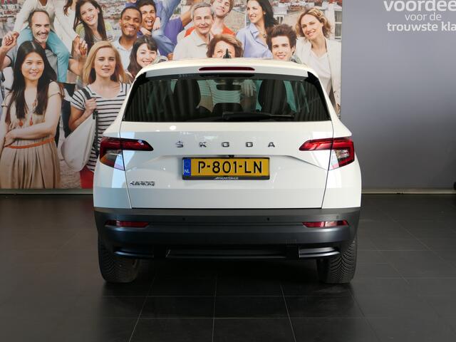 Skoda Karoq 1.5 TSI ACT Style *AUTOMAAT* *Incl. Wegklapbare trekhaak!* - Camera, navi, voorstoelen en achterbank verwarmd!