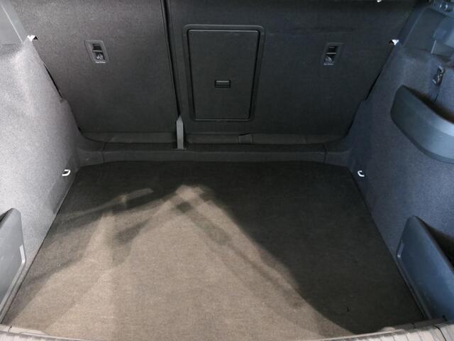 Skoda Karoq 1.5 TSI ACT Style *AUTOMAAT* *Incl. Wegklapbare trekhaak!* - Camera, navi, voorstoelen en achterbank verwarmd!