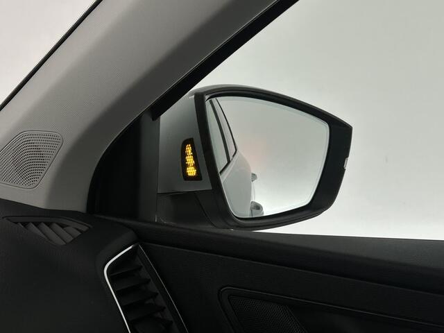 Skoda Karoq 1.5 TSI 150pk DSG ACT Scout Camera Keyless Stoelverwarming Virtual Cockpit Panoramadak Navigatie