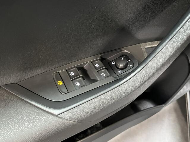 Skoda Karoq 1.5 TSI ACT Sportline Business / AUTOMAAT/ 360 CAMERA/ PARK. SENSOREN/ KEYLESS/ CRYSTAL LIGHTING/ STOEL-STUURVERWARM./ VIRTUAL COCKPIT/ ADAPT. CRUISE/ SMARTLINK/ NAVI/ CLIMA/ DAB/ 19" LMV