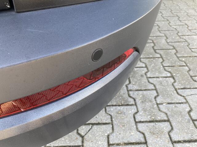 Skoda Karoq 1.5 TSI ACT Business Edition App Connect , Navigatie, Stoelverwarming