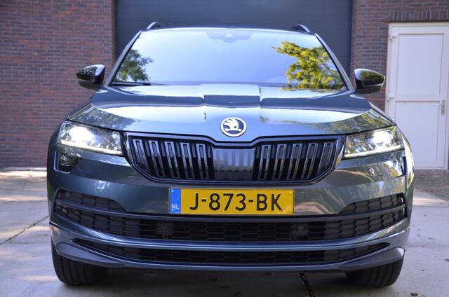 Skoda Karoq 1.5 TSI ACT Sportline Business Automaat/Navi/Audio installatie premium/Led/Pdc/Ecc/Stoelverwarming/Virtual Cockpit/Achteruitrijcamera/Cr-Control adaptief//Privacy-Glass