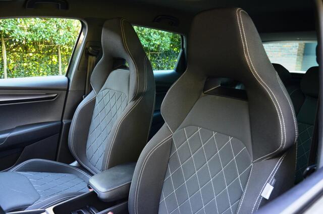 Skoda Karoq 1.5 TSI ACT Sportline Business Automaat/Navi/Audio installatie premium/Led/Pdc/Ecc/Stoelverwarming/Virtual Cockpit/Achteruitrijcamera/Cr-Control adaptief//Privacy-Glass