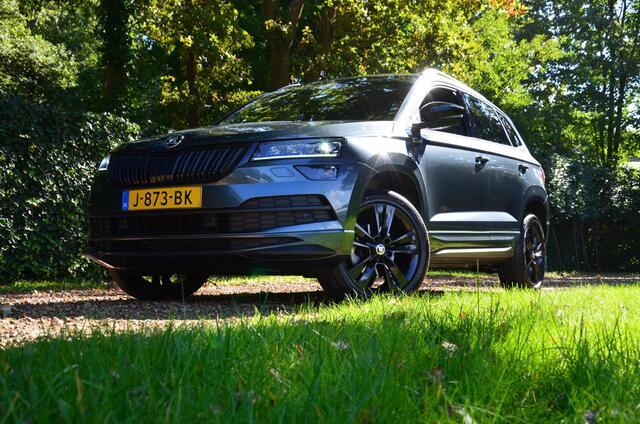 Skoda Karoq 1.5 TSI ACT Sportline Business Automaat/Navi/Audio installatie premium/Led/Pdc/Ecc/Stoelverwarming/Virtual Cockpit/Achteruitrijcamera/Cr-Control adaptief//Privacy-Glass