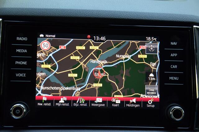 Skoda Karoq 1.5 TSI ACT Sportline Business Automaat/Navi/Audio installatie premium/Led/Pdc/Ecc/Stoelverwarming/Virtual Cockpit/Achteruitrijcamera/Cr-Control adaptief//Privacy-Glass