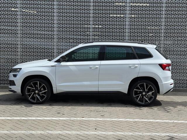 Skoda Karoq 1.5 TSI ACT Sportline Business / Digitaal dashboard / Panoramadak / Zwenkbare trekhaak / Parkeersensoren V+A / App connect / Lichtmetaal 19 inch / **