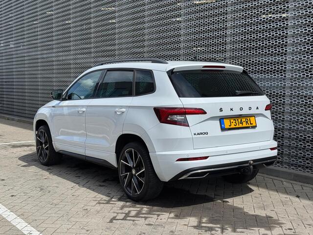 Skoda Karoq 1.5 TSI ACT Sportline Business / Digitaal dashboard / Panoramadak / Zwenkbare trekhaak / Parkeersensoren V+A / App connect / Lichtmetaal 19 inch / **