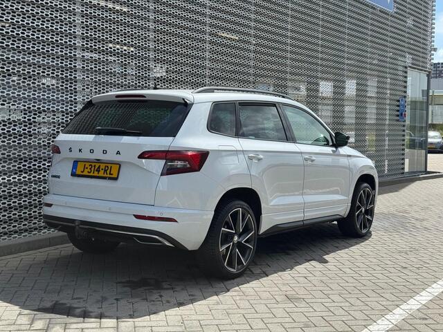 Skoda Karoq 1.5 TSI ACT Sportline Business / Digitaal dashboard / Panoramadak / Zwenkbare trekhaak / Parkeersensoren V+A / App connect / Lichtmetaal 19 inch / **