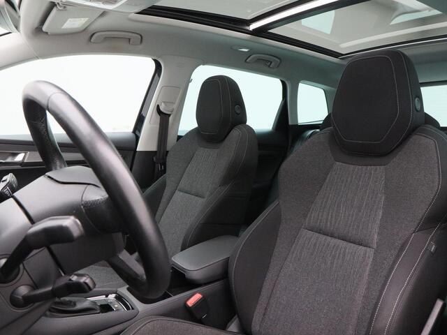 Skoda Karoq 1.5 TSi 150 Pk Automaat Style Business | Panoramadak | Trekhaak | Canton Audio | Adaptive Cruise | Stoel Verwarming | Carplay | Camera | 18 Inch | 75.460 Km!