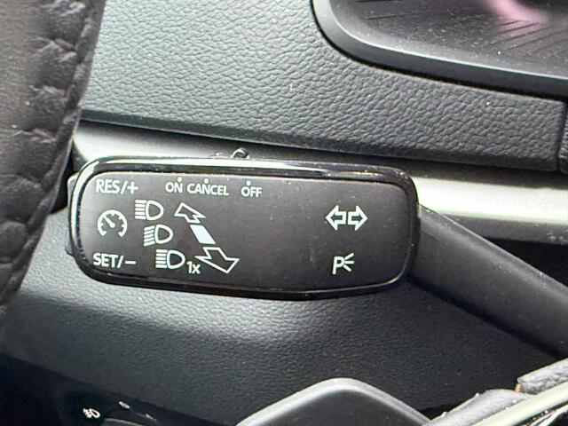 Skoda Karoq 1.5 TSi 150 Pk Automaat Business Edition | Panoramadak | Cruise Control | Climate Control | Stoelverwarming | Navigatie | Camera | Carplay | Keyless | 16532 Km!!