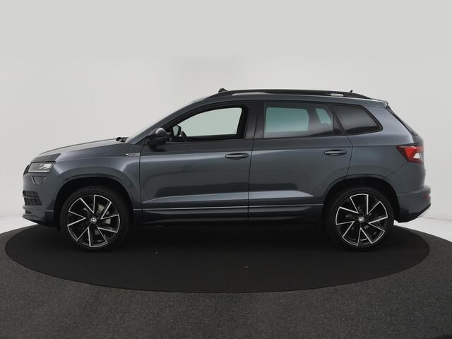 Skoda Karoq 1.5 TSI 150PK ACT Sportline Business AUTOM. TREKH|PANODAK|ELEK.ACHTERKLEP|STOEL+STUURVERW|LED|CAMERA|19INCH|NAVI