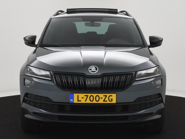 Skoda Karoq 1.5 TSI 150PK ACT Sportline Business AUTOM. TREKH|PANODAK|ELEK.ACHTERKLEP|STOEL+STUURVERW|LED|CAMERA|19INCH|NAVI