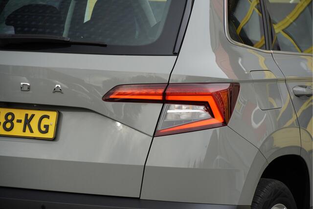 Skoda Karoq 1.0 TSI Business Edition Plus BJ2021 Lmv 17" | Led | Pdc | Navi | Keyless entry | Achteruitrijcamera | App-Connect | Climate control | Cruise control | Sportstoelen | Getint glas