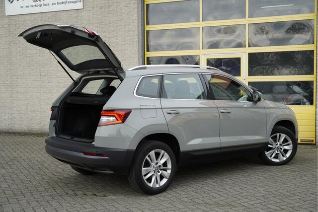 Skoda Karoq 1.0 TSI Business Edition Plus BJ2021 Lmv 17" | Led | Pdc | Navi | Keyless entry | Achteruitrijcamera | App-Connect | Climate control | Cruise control | Sportstoelen | Getint glas