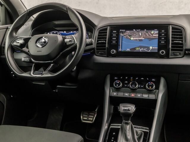 Skoda Karoq 1.5 TSI ACT Sportline 150Pk Automaat (VIRTUAL COCKPIT, APPLE CARPLAY, GROOT NAVI, KUIPSTOELEN, STUUR/STOELVERWARMING, ZWART HEMEL, TREKHAAK, CAMERA, SFEERVERLICHTING, NIEUWSTAAT)