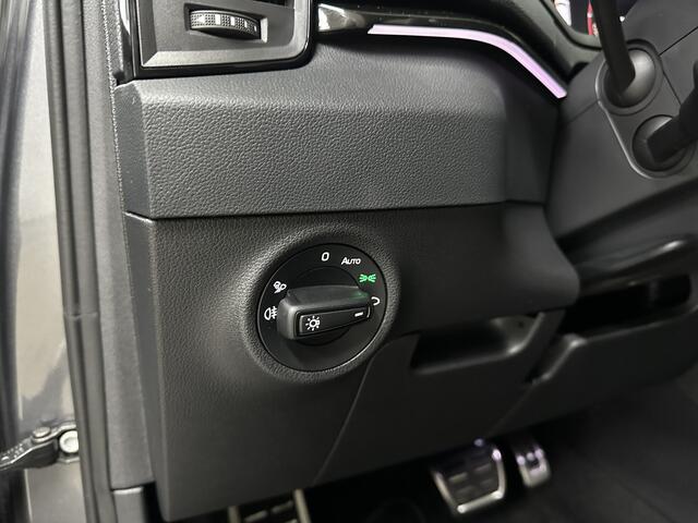 Skoda Karoq 1.5 TSI ACT Sportline Business DSG | Pano | Trekhaak |