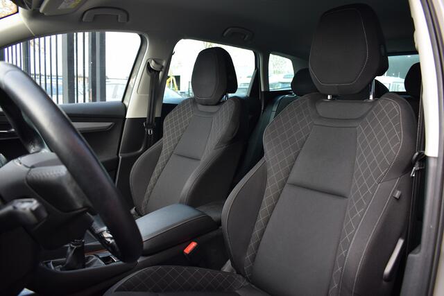 Skoda Karoq 1.0 TSI Business Edition | Apple CarPlay | Virtual | Stuur- en Stoelverwarming