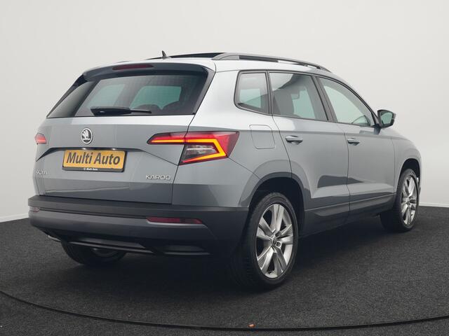 Skoda Karoq 1.0 TSI Style DSG116pk Dealer O.H. | Trekhaak Af Fabriek | Panodak | Camera | Apple Carplay | Sportstoelen Verwarmd | Navigatie | Keyless | Cruise Control | DAB |