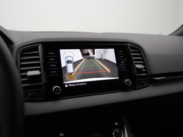 Skoda Karoq 1.5 TSI ACT 150 pk DSG Sportline Business | Matrix LED | Stuur-/stoelverwarming | Achteruitrijcamera | Navigatie