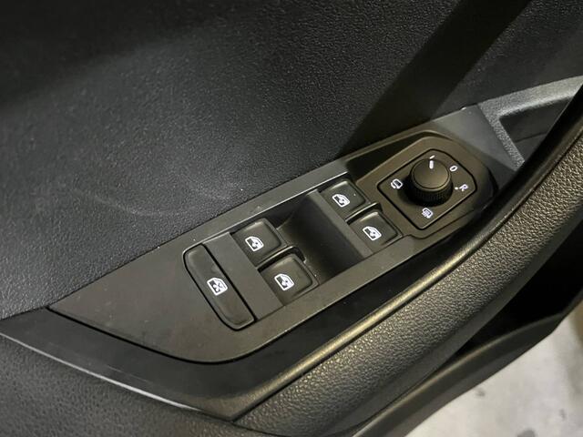 Skoda Karoq 1.5 TSI ACT Style / AUTOMAAT/ LED/ STUUR-STOEL VERWARM./ APP-CONNECT/ PARK. SENSOREN + CAMERA/ CLIMA/ DIGITAL DASH./ 18" LMV