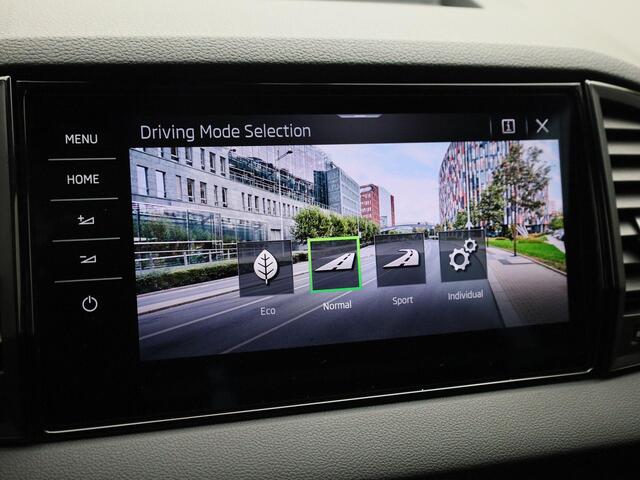 Skoda Karoq 1.5TSI/150PK ACT Sportline DSG · Navigatie · Trekhaak · Apple/Android Car Play · Camera · Garantie tot maart 2029 of 60000km.