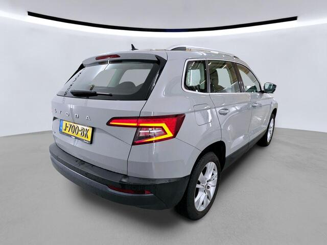 Skoda Karoq 1.0 TSI 115pk Business Edition / LED / Navigatie / Camera/ 17" LMV