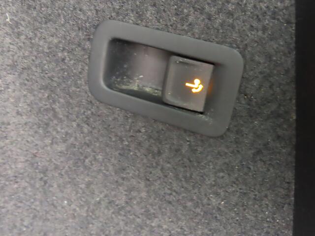 Skoda Karoq 1.5 TSI ACT Sportline Business DSG | trekhaak wegklapbaar | stoel + stuurwielverwarming | camera | elektrische achterklep