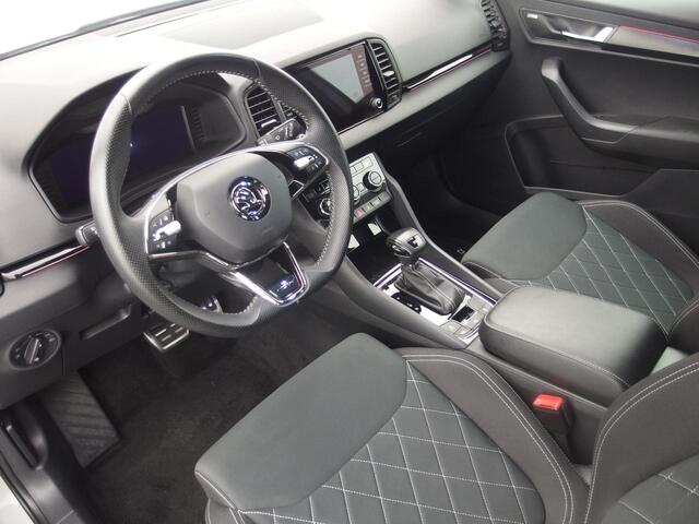 Skoda Karoq 1.5 TSI ACT Sportline Business AUTOMAAT / FULL LED / KEYLESS / STOELVERW / STUURVERW / CAMERA / NL-AUTO