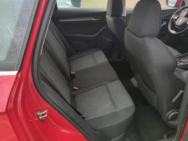 Skoda Karoq 1.5 TSI 150pk DSG ACT Business Edition Plus / Zwenkbare trekhaak / Navigatie / Camera / 17'' LMV