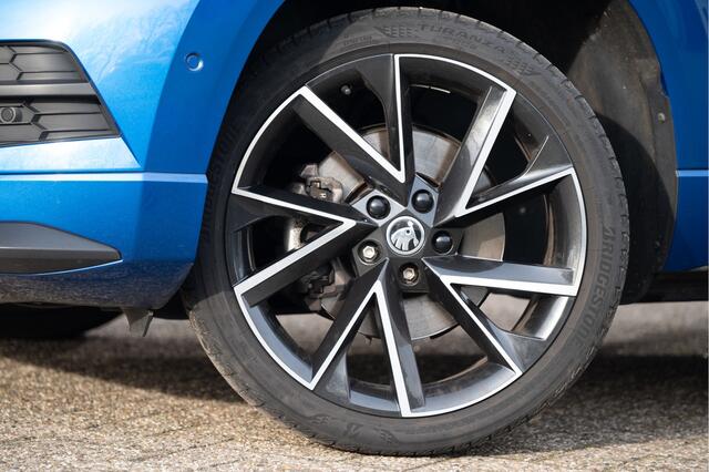 Skoda Karoq 1.5 TSI ACT Sportline Business | Trekhaak | Adapt. Cruise | CANTON | Camera | 19" | Winterpakket