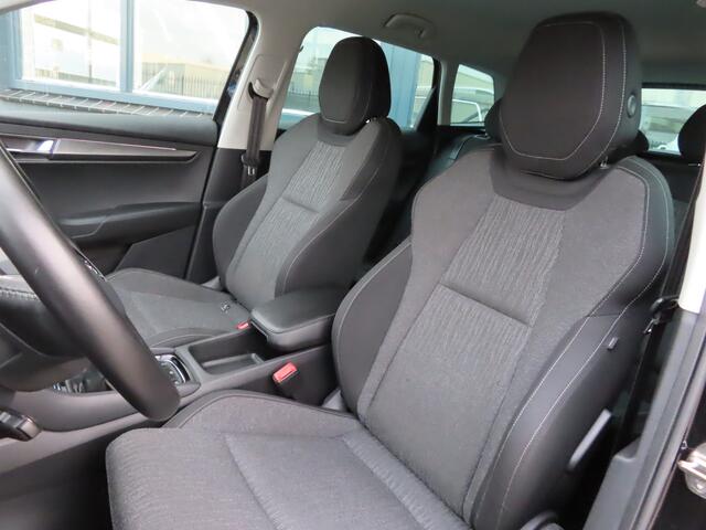 Skoda Karoq 1.5 TSI ACT Style | camera | achterklep elektrisch | adaptive cruise | navi | stoelverwarming