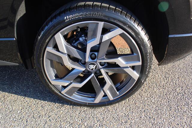 Skoda Karoq 1.5 TSI ACT Sportline Business / PANODAK / NAVI/ APP.Connect / Elektr. Trekhaak / CAMERA / 19"LMV