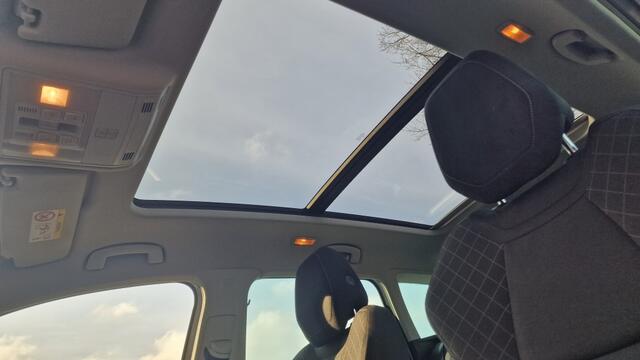 Skoda Karoq 1.5 TSI ACT Ambition Business, Metallic, Pano, Stoelverwarming