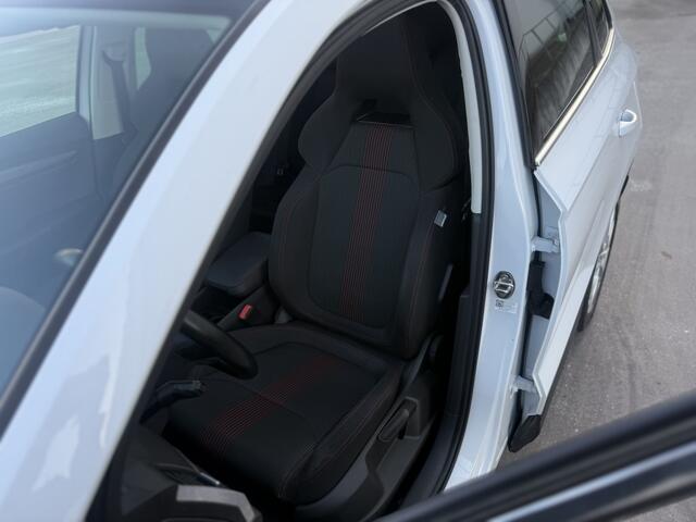 Skoda Karoq 1.5 TSI 150pk | Panoramadak | Achteruitrijcamera