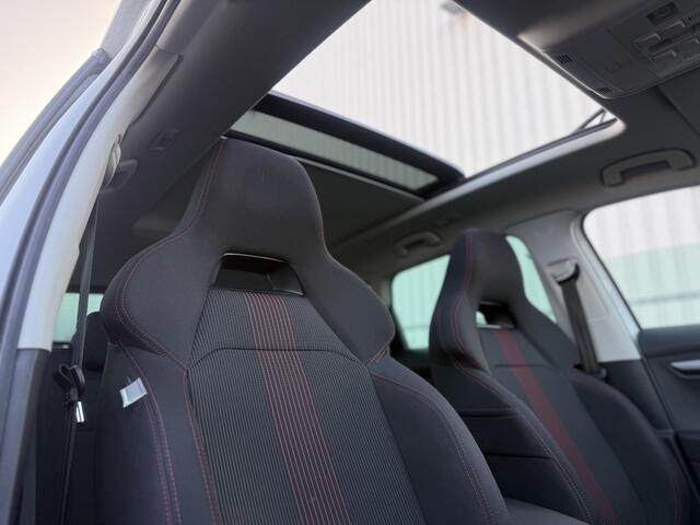 Skoda Karoq 1.5 TSI 150pk | Panoramadak | Achteruitrijcamera