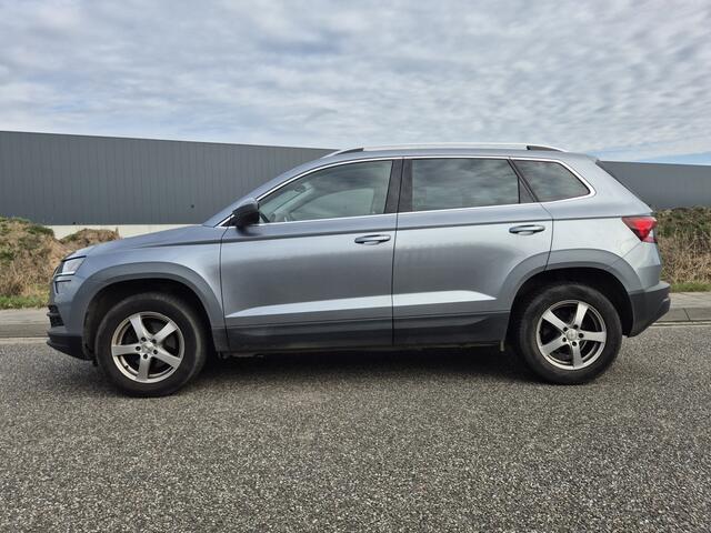 Skoda Karoq 1.0 TSI Business Edition Parkeersensoren / Stoelverwarming.