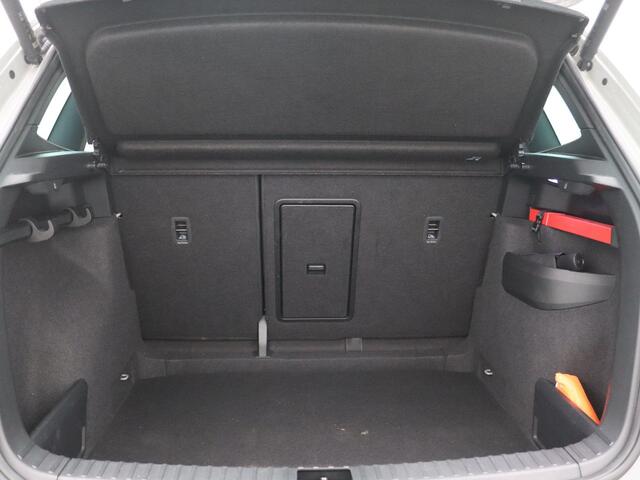 Skoda Karoq 1.5 TSI ACT Sportline Business 150PK Facelift, Pano-Schuifdak, Trekhaak, 18" LM Velgen, Adaptieve Cruise Control, Matrix LED-Verlichting, Achteruitrijcamera, Virtual Pedal, Voorruitverwarming, Keyless