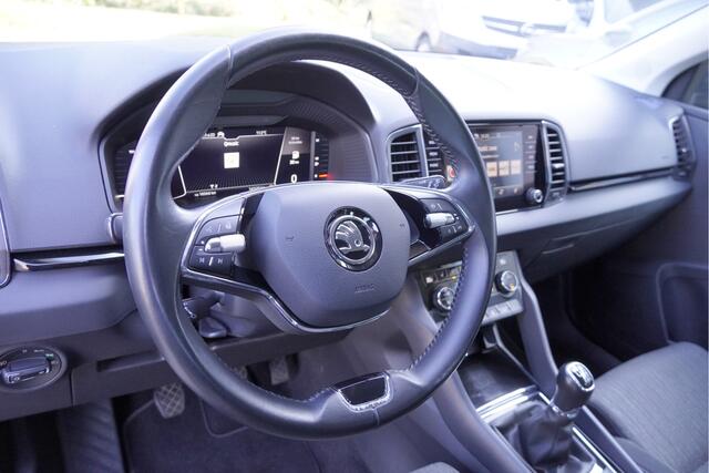 Skoda Karoq 1.5 TSI ACT 150PK! Business Edition Plus BJ2021 Lmv 17" | Led | Pdc | Navi | Keyless entry | Elek. trekhaak | App-Connect | Virtual cockpit | Climate control | Cruise control | Sportstoelen | Verwarmde voorstoelen/achterbank | Verwarmd stuurwiel