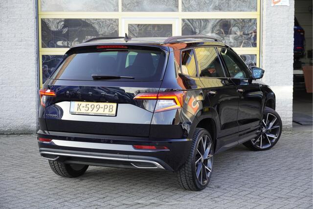 Skoda Karoq 150PK! Automaat Sportline Business BJ2021 | Lmv 19" | Led V+A | Keyless entry | Pdc V+A | Panoramadak | Elek. trekhaak | Verwarmde voorruit | Achteruitrijcamera | App-Connect | Navi | Virtual cockpit | Voorstoelen verwarmd/stuur