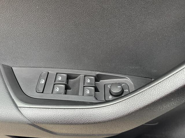 Skoda Karoq 1.5 TSI ACT Business Edition Plus / Automaat / Navigatie / Apple Carplay/Android Auto / Stoelverwarming voor/achter / Airco / Trekhaak geremd 1500 kg /