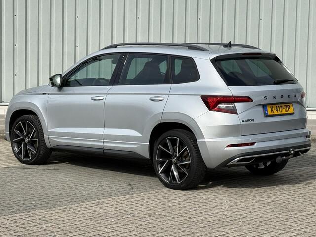 Skoda Karoq 1.5 TSI ACT Sportline Business / Nederlandse Auto / Dealer Onderhouden / All Seasonbanden / Trekhaak 1500 KG / Navigatie / Stoel- en Stuurverwarming / Adaptive Cruise Control / Voorruitverwarming / Climate Control /